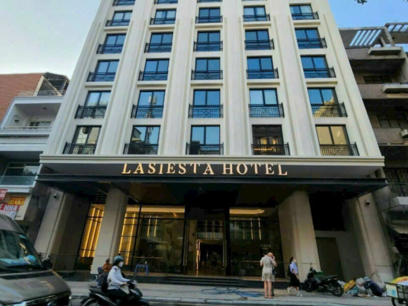 Bán Hottel 5 sao đẳng cấp lý tự trọng quận 1 gồm 91 phòng 2 nhà hàng và hồ bơi giá 1800 Tỷ, 12 tầng